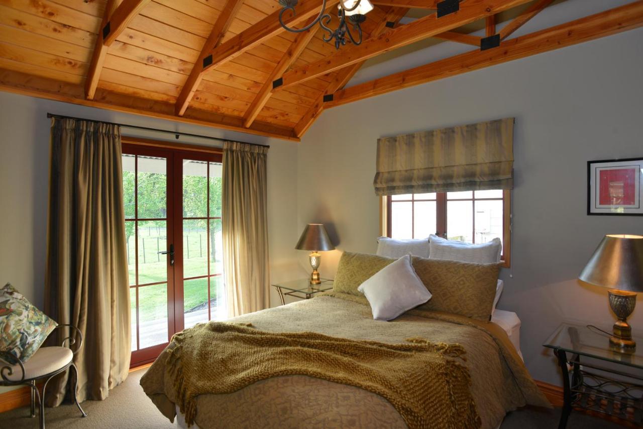 Terracotta Lodge & Cottages Carterton Екстериор снимка