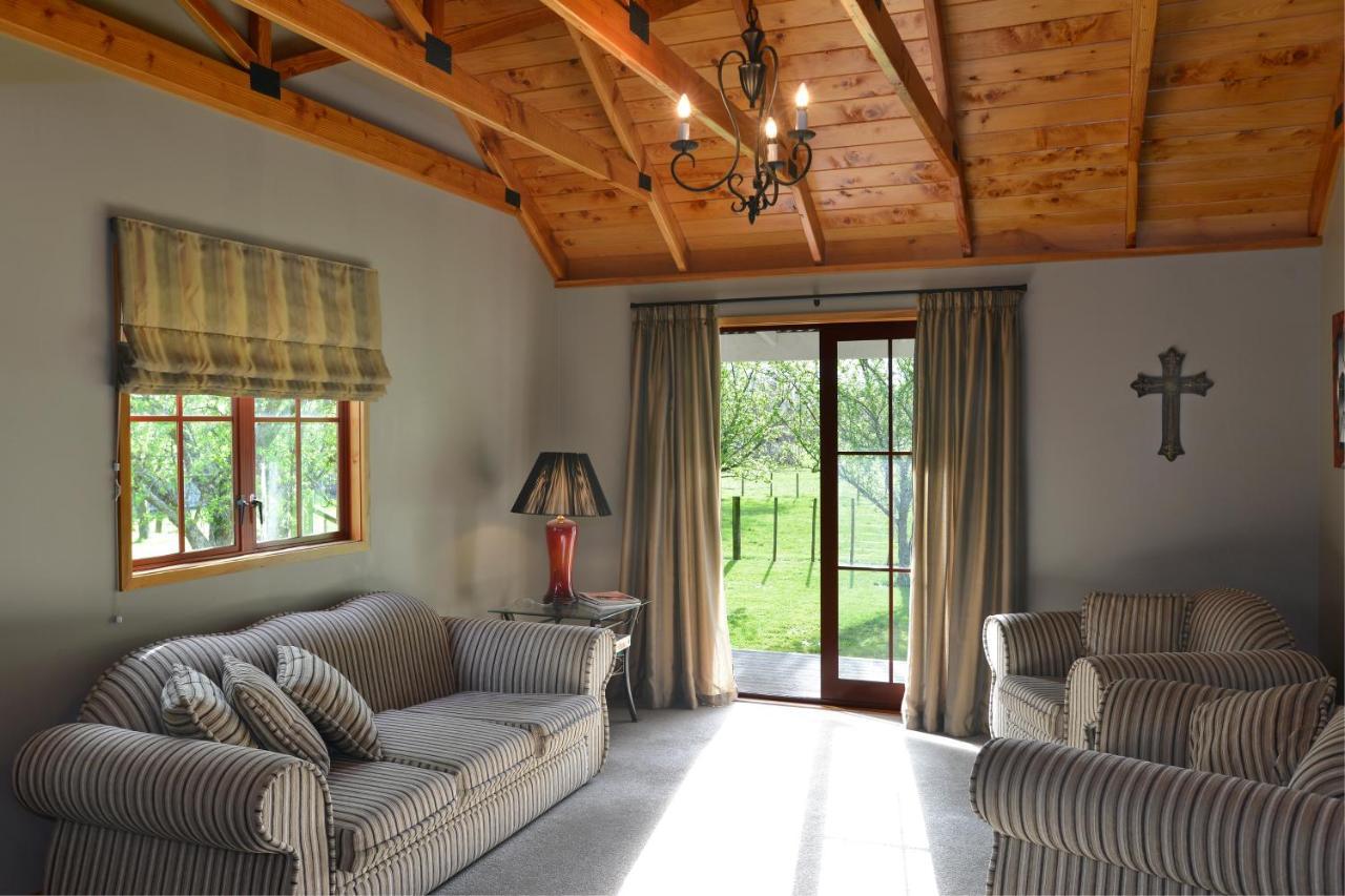Terracotta Lodge & Cottages Carterton Екстериор снимка